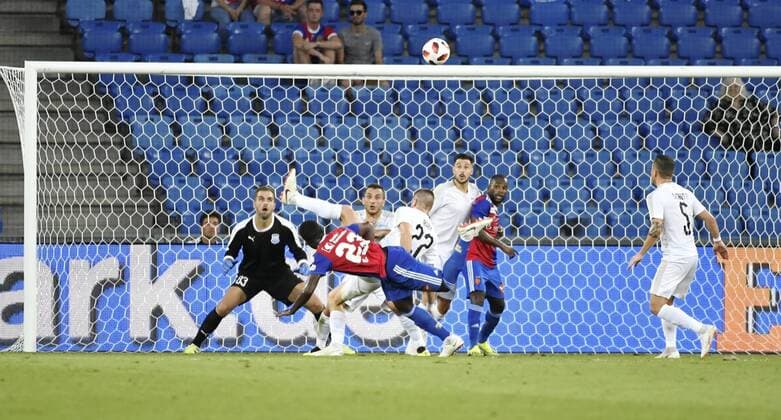 23 08 2018 Basel St Jakob Park Soccer Men Season 2018 2019 Europa League Qualification FC Basel Apollon Limasson FC Pictured Eder Balanta FC Basel in front of goalie Buno Vale Limassol action single shot