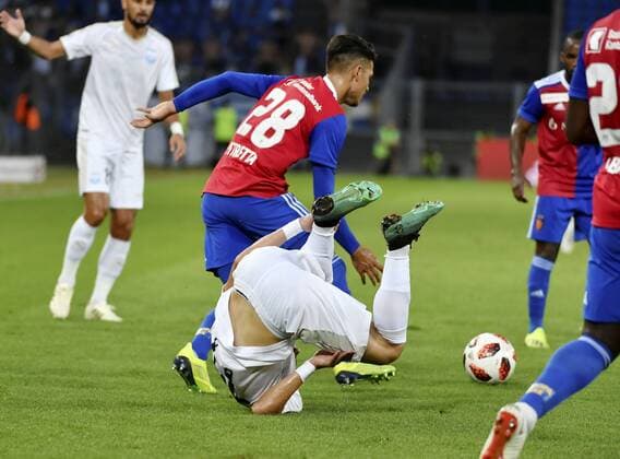 23 08 2018 Basel St Jakob Park Soccer Men Season 2018 2019 Europa League Qualifiers FC Basel Apollon Limasson FC Pictured Yuste Hector Limassol on the ground 28 Raoul Petretta FC Basedl action Single shot