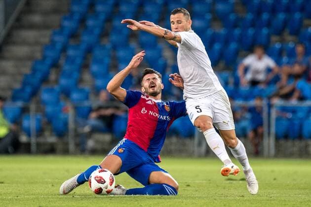 18 19 FC Basel 1893 Apollon Limassol 23 08 2018 Albian Ajeti FCB 22 in action with Esteban Sachetti Apollon Limassol 5 in the Europa League playoff match between FC Basel 1893 and Apollon Limassol on Thursday 23 August 2018 at St Jakob Park in Basel xGRGx