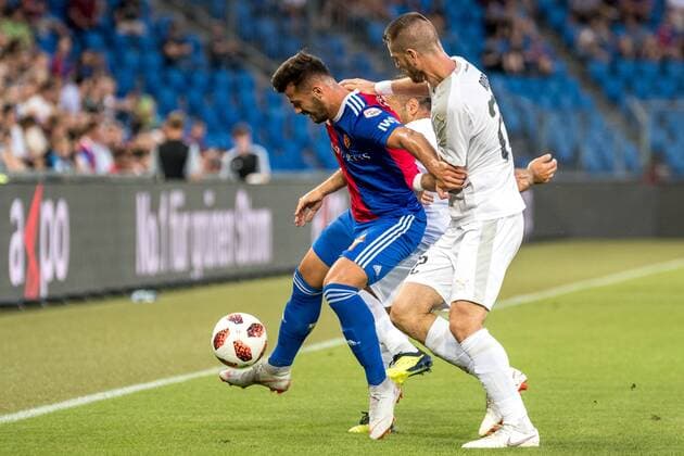 Soccer Europa League Play offs 18 19 FC Basel 1893 Apollon Limassol 23 08 2018 Albian Ajeti FCB 22 in a duel with Valentin Roberge Apollon Limassol 22 in the Europa League playoff match between FC Basel 1893 and Apollon Limassol on Thursday 23 August 2018 at St Jakob Park in Basel xGRGx