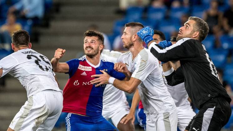 Soccer Europa League Play offs 18 19 FC Basel 1893 Apollon Limassol 23 08 2018 Bruno Vale Apollon Limassol 83 watches the ball in the Europa League playoff match between FC Basel 1893 and Apollon Limassol on Thursday 23 August 2018 at St Jakob Park in Basel xGRGx