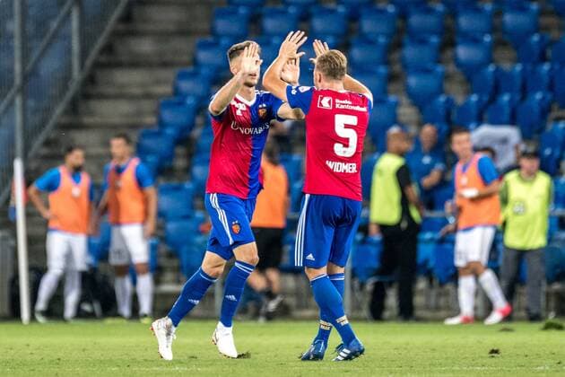 Soccer Europa League Play offs 18 19 FC Basel 1893 Apollon Limassol 23 08 2018 Ricky van Wolfswinkel FCB 9 and Silvan Widmer FCB 5 in the Europa League playoff match between FC Basel 1893 and Apollon Limassol on Thursday 23 August 2018 at St Jakob Park in Basel xGRGx