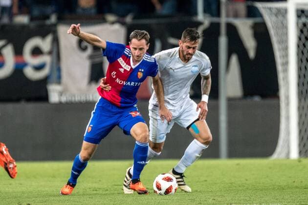 Soccer Europa League Play offs 18 19 FC Basel 1893 Apollon Limassol 23 08 2018 Luca Zuffi FCB 7 in action with Charalampos Kyriakou Apollon Limassol 25 in the Europa League playoff match between FC Basel 1893 and Apollon Limassol on Thursday 23 August 2018 at St Jakob Park in Basel xGRGx