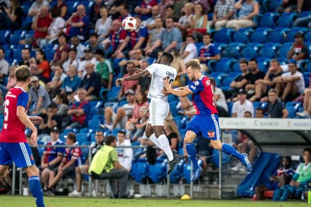 Soccer Europa League Play offs 18 19 FC Basel 1893 Apollon Limassol 23 08 2018 Silvan Widmer FCB 5 at the head duel with Mustapha Carayol Apollon Limassol 19 at the Europa League playoff match between FC Basel 1893 and Apollon Limassol on Thursday 23 August 2018 at St Jakob Park in Basel xGRGx