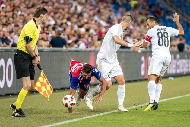 Soccer Europa League Play offs 18 19 FC Basel 1893 Apollon Limassol 23 08 2018 Albian Ajeti FCB 22 in a duel with Valentin Roberge Apollon Limassol 22 in the Europa League playoff match between FC Basel 1893 and Apollon Limassol on Thursday 23 August 2018 at St Jakob Park in Basel xGRGx