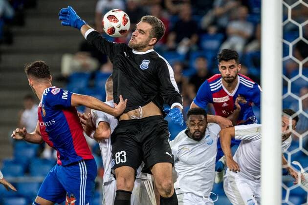 Soccer Europa League Play offs 18 19 FC Basel 1893 Apollon Limassol 23 08 2018 Bruno Vale Apollon Limassol 83 jump into the ball at the Europa League playoff match between FC Basel 1893 and Apollon Limassol on Thursday 23 August 2018 at St Jakob Park in Basel xGRGx