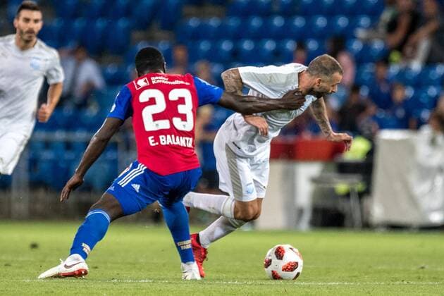 Soccer Europa League Play offs 18 19 FC Basel 1893 Apollon Limassol 23 08 2018 Eder Balanta FCB 23 in action with Fotios Papoulis Apollon Limassol 26 at Europa League Playoff match between FC Basel 1893 and Apollon Limassol on Thursday 23 August 2018 at St Jakob Park in Basel xGRGx
