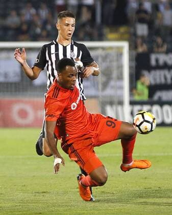 (180824) -- BELGRADE, Aug. 24, 2018 -- Cyle Larin (Front) of Besiktas vies with Svetozar Markovic of Partizan during the first leg match of UEFA Europa League play-offs in Belgrade, Serbia, Aug. 23, 2018. The match ended in a 1-1 draw. ) (SP)SERBIA-BELGRADE-UEFA EUROPA LEAGUE PLAY-OFF-PARTIZAN VS BESIKTAS PredragxMilosavljevic 