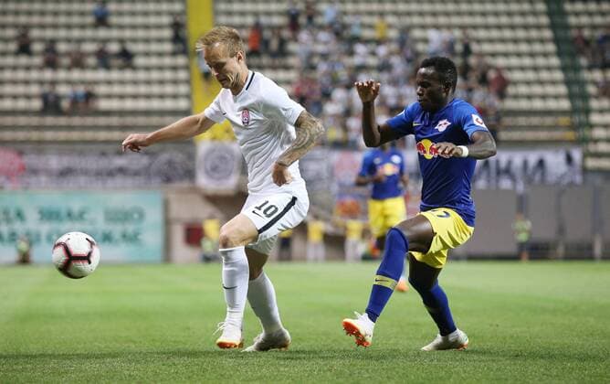 Luhansk RB Leipzig Soccer Euro League Qualifiers Zaporozhye Ukraine 23 08 2018 Slawutytsch Arena Soccer UEFA Europa League Qualification Playoff HIN FK Sorja Luhansk UKR vs RB Leipzig GER 0 0 picture v l Dmytro Kohomchenovsky 10 Luhansk and Bruma 17 RB Leipzig