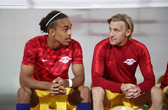Luhansk RB Leipzig Soccer Euro League Qualifiers Zaporozhye Ukraine 23 08 2018 Slawutytsch Arena Soccer UEFA Europa League Playoff Qualification FK Sorja Luhansk UKR vs. RB Leipzig GER 0 0 Pictured l l Yussuf Poulsen 9 RB Leipzig and Emil Forsberg 10 RB Leipzig on the Reserve Bank