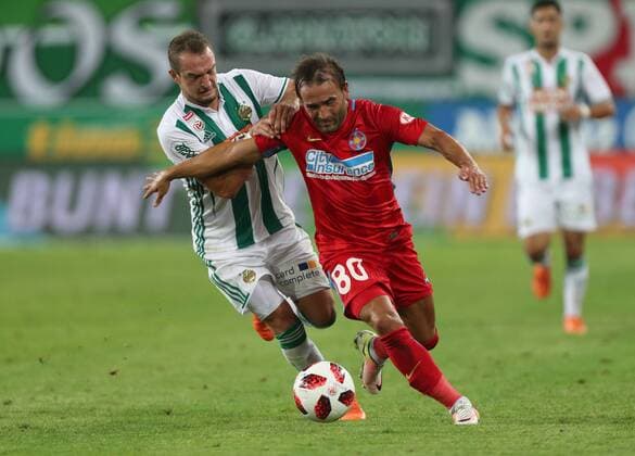 SOCCER - EL, qualification, Rapid vs Steaua VIENNA,AUSTRIA,23.AUG.18 - SOCCER - UEFA Europa League, qualification, play off, SK Rapid Wien vs Steaua Bukarest. Image shows Filipe Teixeira (Steaua Bukarest) and Veton Berisha (Rapid). Keywords: Wien Energie. GEPAxpictures xChristianxOrt