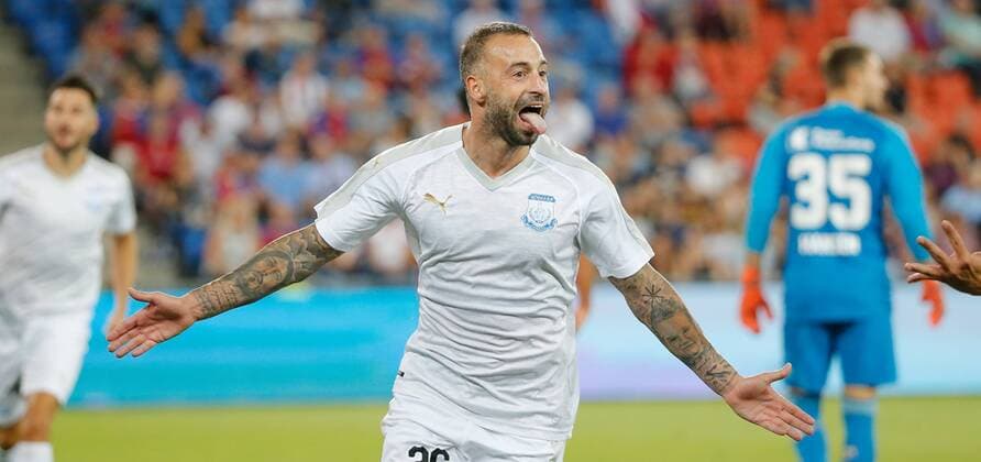 23 08 2018 St Jakob Park Basel SWITZERLAND Season 2018 2019 Men Soccer UEFA Europa League Qualification First leg FC Basel Apollon Limassol TORJUBEL Fotis Papoulis Limassol scored 1 2