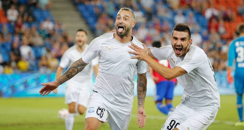 23 08 2018 St Jakob Park Basel SWITZERLAND Season 2018 2019 Men Soccer UEFA Europa League Qualification First leg FC Basel Apollon Limassol TORJUBEL Fotis Papoulis Anton Maglica Limassol scored 1 2