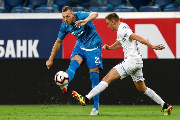 August 23, 2018 - Saint Petersburg, Russia - Artem Dzyuba (L) of FC Zenit Saint Petersburg passes the ball as Fredrik Aursnes of Molde FK defends during the UEFA Europa League play-offs first leg match between FC Zenit Saint Petersburg and Molde FK on August 23, 2018 at Saint Petersburg Stadium in Saint Petersburg, Russia. Zenit Saint Petersburg v Molde FK - UEFA Europa League: Play-offs  - ZUMAn230 20180823_zaa_n230_161 Copyright: xMikexKireevx