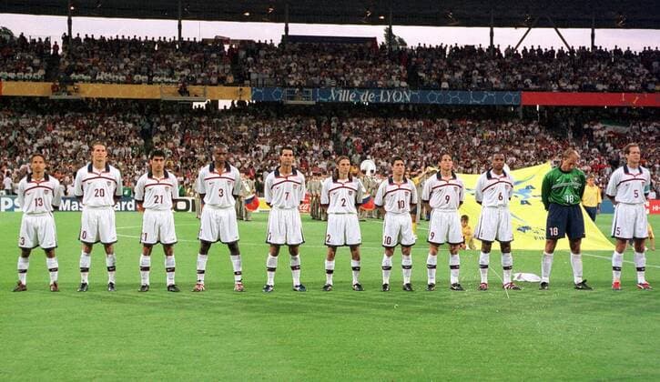USA SOCCER TEAM - (L. TO R.): JONES COBI (13),MC BRIDE BRIAN (20), REYNA CLAUDIO (21), POPE EDDIE (3), WEGERLE ROY (7), HEJDUK FRANKIE (2), RAMOS TAB (10), MOORE JOE-MAX (9), REGIS DAVID (6),KELLER KASEY (18),DOOLEY THOMAS (CAPT.) ( 5), PRIOR THE 16TH FIFA SOCCER WOLLD CUP FRANCE 98 USA vs IRAN THE ƒ&JUNE IN LYON; ROBERT VANDEN BRUGGE:VDB ROBERTxVANDENBxBRUGGE  x85097052stx
