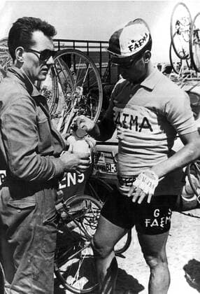 TORTOSA ---- VUELTA CICLISTA ESPANA. THE BELGIAN RIK VAN LOOY, AFTER HIS ARRIVAL AT TORTOSA, FIN END OF THE 8TH LAP OF 13O KMS. REALISED IN 3H.OM.IS. JEP WST BELGA.  x85096186stx