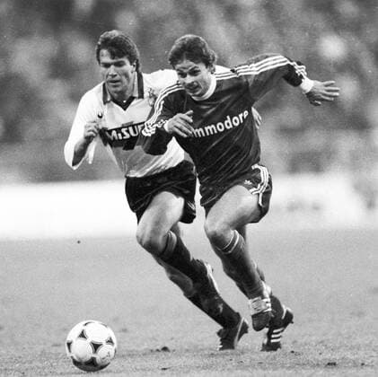 Lothar Matthäus li of Inter Milan and Olaf Thon of FC Bayern photographed on 25 6 1989 in Milan Lothar Matthäus li of Inter Milan and Olaf Thon of FC Bayern photographed on 25 6 1989 in Milan