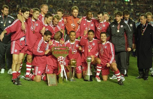FC Bayern Munich in the World Cup final in Tokyo FC Bayern against Boca Juniors photographed on 27 11 2001 in Tokyo team of Bayern Munich in the World Cup final in Tokyo FC Bayern against Boca Juniors photographed on 27 11 2001 in Tokyo