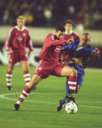 Claudio Pizzaro of FC Bayern Munich in action in the World Cup final in Tokyo FC Bayern against Boca Juniors photographed on 27 11 2001 in Tokyo Claudio Pizzaro of FC Bayern Munich in action in the World Cup final in Tokyo FC Bayern against Boca Juniors photographed on 27 11 2001 in Tokyo