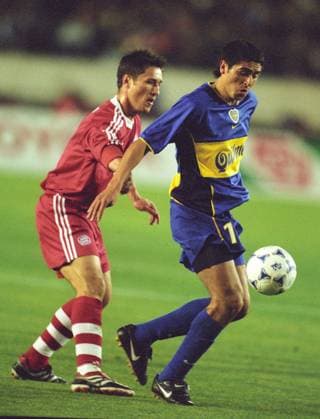 Robert Kovac of FC Bayern Munich in action in the World Cup final in Tokyo FC Bayern against Boca Juniors photographed on 27 11 2001 in Tokyo Robert Kovac of FC Bayern Munich in action in the World Cup final in Tokyo FC Bayern against Boca Juniors photographed on 27 11 2001 in Tokyo