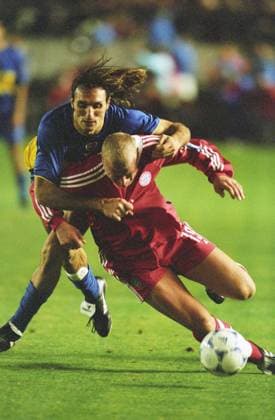 Carsten Janker of FC Bayern Munich in action in the World Cup final in Tokyo FC Bayern against Boca Juniors photographed on 27 11 2001 in Tokyo Carsten Janker of FC Bayern Munich in action in the World Cup final in Tokyo FC Bayern against Boca Juniors photographed on 27 11 2001 in Tokyo