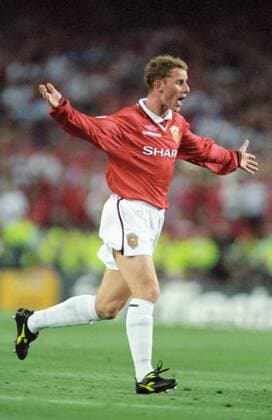 Cheers from scorer Ole Solskjaer li after the 2 1 in the winning team of Manchester United after winning the final of the European Cup of Champions between Manchester United and Bayern Munich on 26 5 1999 in Barcelona Cheers from scorer Ole Solskjaer li after the 2 1 in the winning team of Manchester United after winning the final of the European Cup of Champions between Manchester United and Bayern Munich on 26 5 1999 in Barcelona