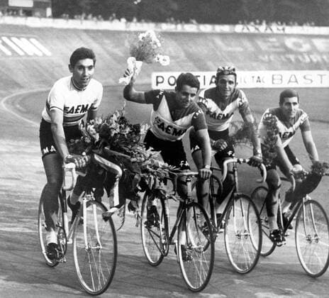- ROCOURT, BELGIUM (FILE) : This file picture dated 19 June 1968 is about Eddy Merckx who has won the Giro. On the picture : Eddy Merckx with his team members making a lap of honour at Rocourt velodrome. ARCHIVES  x85126021stx