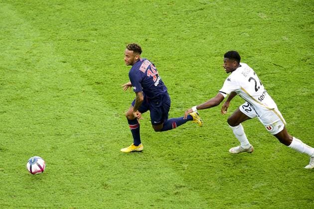 NEYMAR JR (PSG) vs REINE ADELAIDE Jeff (Angers) FOOTBALL : PSG vs Angers - Conforama L1 - 25 08 2018 JBAutissier Panoramic 