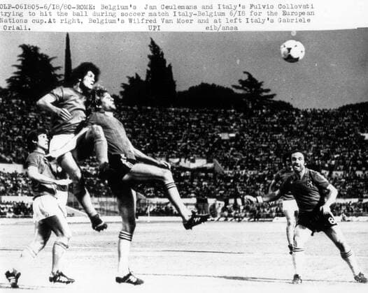 18 JUNE 1980 ROME : BELGIUM S JAN CEULEMANS AND ITALY S FULVIO COLLOVATI TRY TO HIT THE BALL DURIN SOCCER MATCH ITALY VERSUS BELGIUM OF THE EUROPEAN NATIONS CUP .RIGHT , WILFRIED VAN MOER AND LEFT , GABRIELLE ORIALI.  x85129766stx