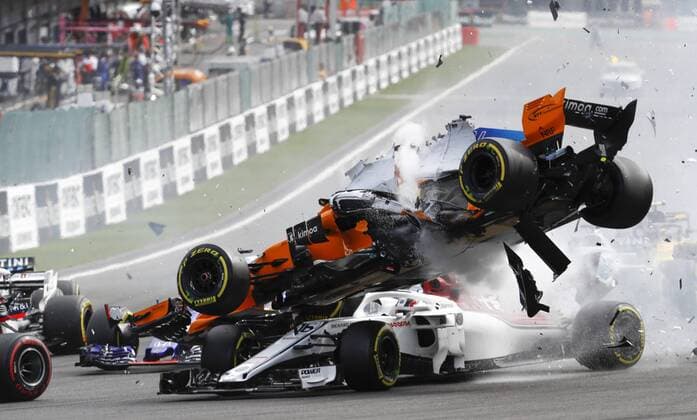Sport Themen der Woche KW34 Sport Bilder des Tages Motorsports: FIA Formula One World Championship WM Weltmeisterschaft 2018, Grand Prix of Belgium, Start, 16 Charles Leclerc (MCO, Alfa Romeo Sauber F1 Team), 14 Fernando Alonso (ESP, McLaren F1 Team), Spa-Francorchamps Belgium