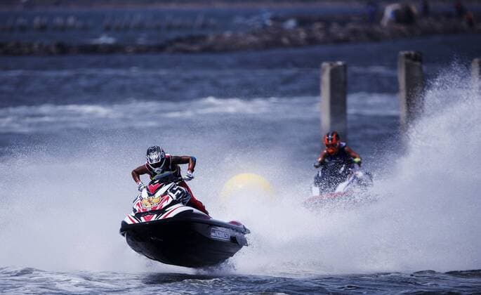 Sport Themen der Woche KW34 Sport Bilder des Tages (180826) -- JAKARTA, Aug. 26, 2018 -- Aqsa Aqsa Sutan Aswar (L) of Indonesia competes during the Jetski Endurance Runabout Open at the 18th Asian Games in Jakarta, Indonesia, Aug. 26, 2018.) (SP)INDONESIA-JAKARTA-ASIAN GAMES-JETSKI FeixMaohua 