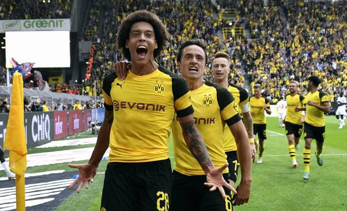 Sport Themen der Woche KW34 Sport Bilder des Tages Fussball, Bundesliga, Deutschland, Herren, Saison 2018 2019, 1. Spieltag, Signal Iduna Park Dortmund: Bor. Dortmund, BVB (gelb) - RB Leipzig (weiss); Jubel Axel Witsel (BVB) nach seinem Tor zum 3:1, zusammen mit Thomas Delaney (BVB). Jubel, Freude, Aktion. DFL REGULATIONS PROHIBIT ANY USE OF PHOTOGRAPHS AS IMAGE SEQUENCES AND OR QUASI-VIDEO. *** Soccer Bundesliga Germany Men Season 2018 2019 1 Gameday Signal Iduna Park Dortmund Bor Dortmund BVB yellow RB Leipzig white Jubilation Axel Witsel BVB after his goal to 3 1 together with Thomas Delaney BVB Cheers Joy Action DFL REGULATIONS PROHIBIT ANY USE OF PHOTOGRAPH AS IMAGE SEQUENCES AND OR QUASI VIDEO