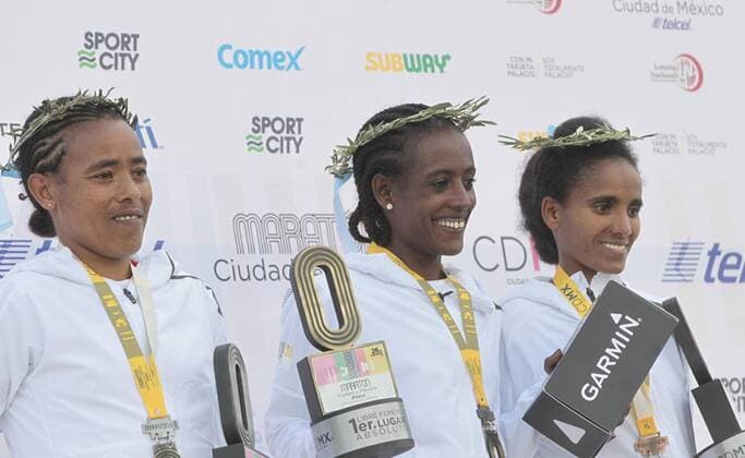 The Kenyan athletes Fantu Eticha Jimma (L), Etaferahu Temesgen (C) and Tinbit Gidey Weldegebriel pose with their medals of silver, gold and bronze respectively in the international race in the women category of the Mexico City Marathon Telcel 2018 with a route of 42 kilometers, starting in the Zócalo and ending at the University Olympic Center of the City of Mexico, Mexico, on 26 August 2018. Marathon of the City of Mexico Telcel 2018 !ACHTUNG: NUR REDAKTIONELLE NUTZUNG!  Copyright: xMarioxGuzmánx MEX01 20180826-636709118373333757