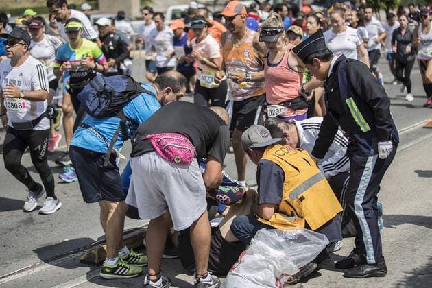 Marathon in Mexiko Stadt August 26, 2018 - EUM20180826DEP31.JPG.CIUDAD DE MEXICO. Deporte-Maraton.- Aspectos de la edicion 36 del Maraton de la Ciudad de Mexico, que partio del Zocalo capitalino al Estadio Olimpico Universitario, el domingo 26 de agosto de 2018. Algunos participantes sufrieron los estragos de la competencia y fueron atendidos por los servicios medicos. Foto: Agencia EL UNIVERSAL Yadin Xolalpa RCC. Latin News: August 26, 2018  - ZUMAu78_ 20180826_zaf_u78_059 Copyright: xYadinxXolalpax