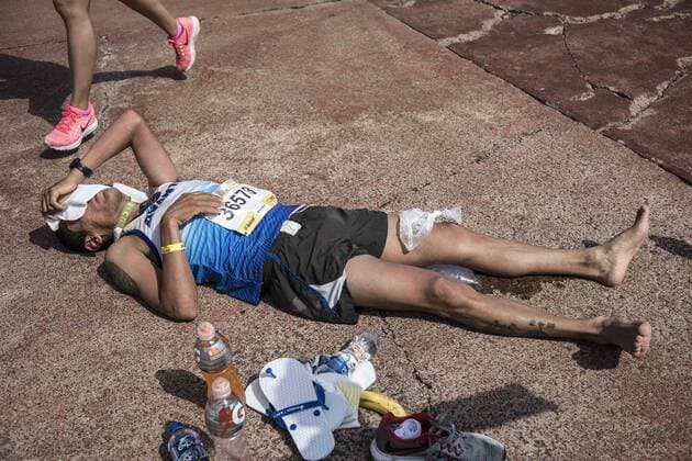 Sport Themen der Woche KW34 Sport Bilder des Tages Marathon in Mexiko Stadt August 26, 2018 - EUM20180826DEP33.JPG.CIUDAD DE MEXICO. Deporte-Maraton.- Aspectos de la edicion 36 del Maraton de la Ciudad de Mexico, que partio del Zocalo capitalino al Estadio Olimpico Universitario, el domingo 26 de agosto de 2018. Algunos participantes sufrieron los estragos de la competencia y fueron atendidos por los servicios medicos. Foto: Agencia EL UNIVERSAL Yadin Xolalpa RCC. Latin News: August 26, 2018  - ZUMAu78_ 20180826_zaf_u78_060 Copyright: xYadinxXolalpax