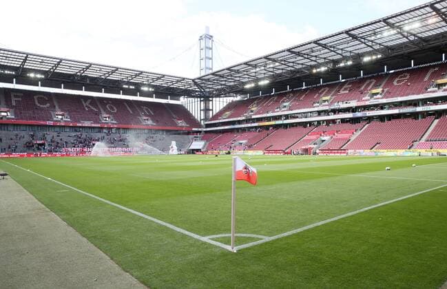 Cologne 25 08 2018 RheinEnergy Stadion Soccer 2 Bundesliga 3 Round 1 FC Köln vs FC Erzgebirge Aue 3 1 1 1 Pictured Stadiumansicht Ansicht Stadion Eckfahne Flagge According to the specifications of the DFL German Football League, it is prohibited to take photos in the stadium and or from the game PICTURE POINT S Sunday Publication only for a fee plus VAT on account Unless otherwise agreed, the terms and conditions of PICTURE POINT apply to the use of this photo