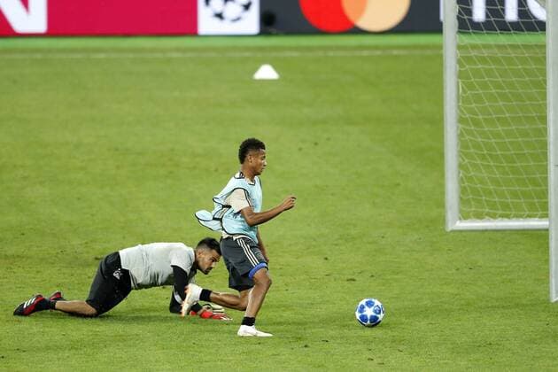 KIEV, Ukraine, 27-08-2018, Stadium NSK Olimpiejsky,football, season 2018 2019, Champions League Play-offs . Training of Ajax with David Neres and Benjamin van Leer (R) for tomorrow s game against Dynamo Kiev. Training Ajax in Kiev  x2428048x
