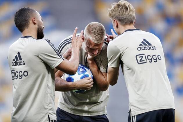 Sport Bilder des Tages KIEV, Ukraine, 27-08-2018, Stadium NSK Olimpiejsky,football, season 2018 2019, Champions League Play-offs . Training of Ajax with Zakaria Lab had, Mitchell Bakker and Dennis Johnsen for tomorrow s game against Dynamo Kiev. Training Ajax in Kiev  x2428057x