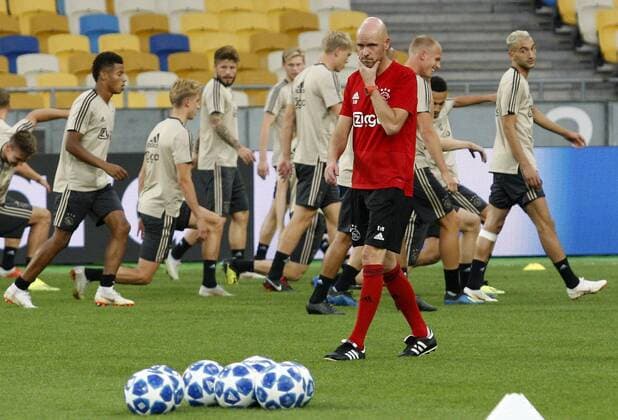 August 27, 2018 - Kiev, Ukraine - ERIK TEN HAG ,head coach of Ajax Amsterdam (C) reacts during a training session of Ajax players at the Olimpiyskiy stadium in Kiev, Ukraine, on 27 August 2018. Ajax will face Dynamo Kiev in the UEFA Champions League play off, second leg, soccer match on 28 August 2018. Ajax Amsterdam vs FC Dynamo Kiev , UEFA Champions League play off - ZUMAg194 20180827_zap_g194_011 Copyright: xSergxGlovnyx