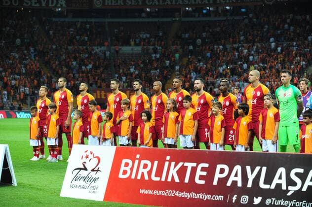Galatasaray team players at the opening ceremony before the Turkish Superlig match between Galatasaray and Alanyaspor at Turk Telekom Stadium in Istanbul , Turkey on August 27 , 2018. Final Score : Galatasaray 6 - Alanyaspor 0 