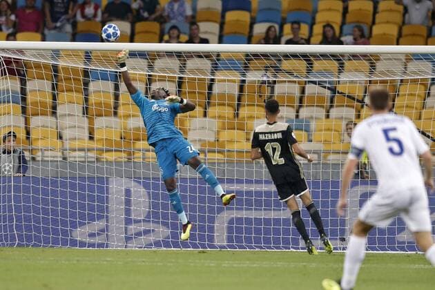 KIEV, Ukraine, 28-08-2018, Stadium NSK Olimpiejsky, football, season 2018 2019, Champions League Play-offs , Ajax goalkeeper Andre Onana safe during the game Dynamo Kiev - Ajax. Dynamo Kiev - Ajax  x2430474x
