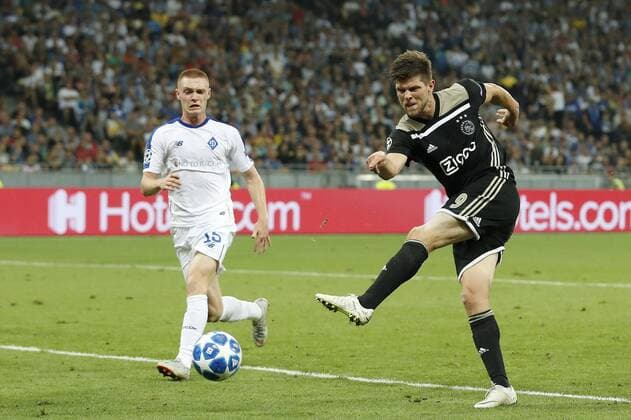 (L-R) Viktor Tsygankov of Dynamo Kyiv, Klaas Jan Huntelaar of Ajax during the UEFA Champions League play offs round second leg match between Dynamo Kyiv and Ajax Amsterdam at the NSK Olimpiyskyi on August 28, 2018 in Kyiv, Ukraine UEFA Champions League 2018 2019 xVIxVIxImagesx xMauricexvanxSteenxIVx 11923482