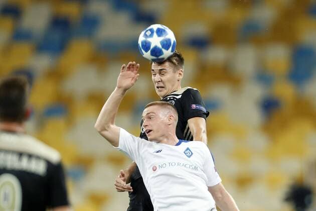 (L-R) Maximilian Wober of Ajax, Viktor Tsygankov of Dynamo Kyiv, during the UEFA Champions League play offs round second leg match between Dynamo Kyiv and Ajax Amsterdam at the NSK Olimpiyskyi on August 28, 2018 in Kyiv, Ukraine UEFA Champions League 2018 2019 xVIxVIxImagesx xMauricexvanxSteenxIVx 11923727