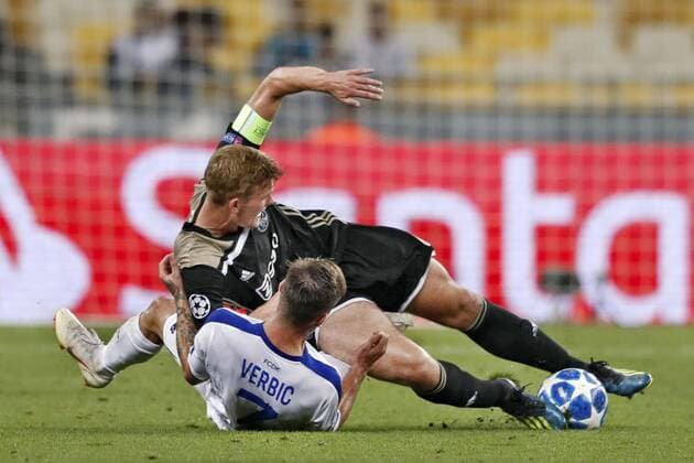 KIEV, Ukraine, 28-08-2018, Stadium NSK Olimpiejsky, football, season 2018 2019, Champions League Play-offs , Dynamo Kiev player Benjamin Verbic (L) and Ajax player Matthijs de Ligt (R) during the game Dynamo Kiev - Ajax. Dynamo Kiev - Ajax  x2430757x