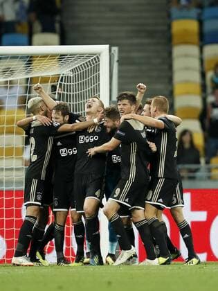 (L-R) Hakim Ziyech of Ajax, Daley Blind of Ajax, Matthijs de Ligt of Ajax, Lasse Schone of Ajax, Klaas Jan Huntelaar of Ajax, Carel Eiting of Ajax, Dani de Wit of Ajax during the UEFA Champions League play offs round second leg match between Dynamo Kyiv and Ajax Amsterdam at the NSK Olimpiyskyi on August 28, 2018 in Kyiv, Ukraine UEFA Champions League 2018 2019 xVIxVIxImagesx xMauricexvanxSteenxIVx 11924543