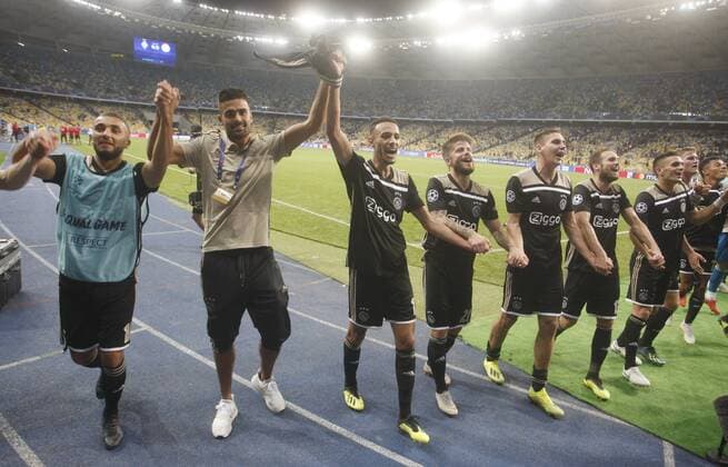 August 28, 2018 - Kiev, Ukraine - Ajax players celebrate the victory during the UEFA Champions League play-off, second leg, soccer match between FC Dynamo Kyiv and Ajax Amsterdam, at the Olimpiyskiy stadium in Kiev, Ukraine, on 28 August 2018. Ajax Amsterdam vs FC Dynamo Kiev , UEFA Champions League soccer match - ZUMAg194 20180828_zap_g194_014 Copyright: xSergxGlovnyx