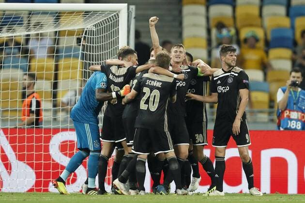 (L-R) Ajax goalkeeper Andre Onana, Noussair Mazraoui of Ajax, Hakim Ziyech of Ajax, Lasse Schone of Ajax, Carel Eiting of Ajax, Matthijs de Ligt of Ajax, Dani de Wit of Ajax, Klaas Jan Huntelaar of Ajax during the UEFA Champions League play offs round second leg match between Dynamo Kyiv and Ajax Amsterdam at the NSK Olimpiyskyi on August 28, 2018 in Kyiv, Ukraine UEFA Champions League 2018 2019 xVIxVIxImagesx xMauricexvanxSteenxIVx 11924873