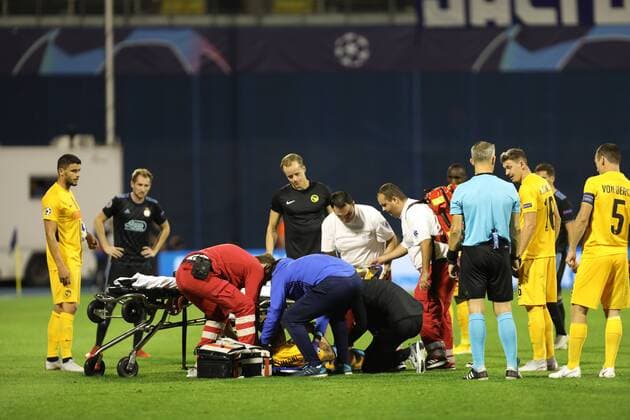 Zagreb, 28 08 2018 - Stadion Maksimir, UEFA Champions League - 2018 19, GNK Dinamo (blue) - BSC Young Boys (yellow) 1:2, Doctors provide first aid to Miralem Sulejmani (7) 