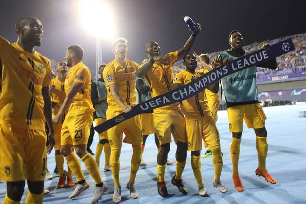 Sport Bilder des Tages Zagreb, 28 08 2018 - Stadion Maksimir, UEFA Champions League - 2018 19, GNK Dinamo (blue) - BSC Young Boys (yellow) 1:2, Young Boys players celebrate the entry into Champions League 