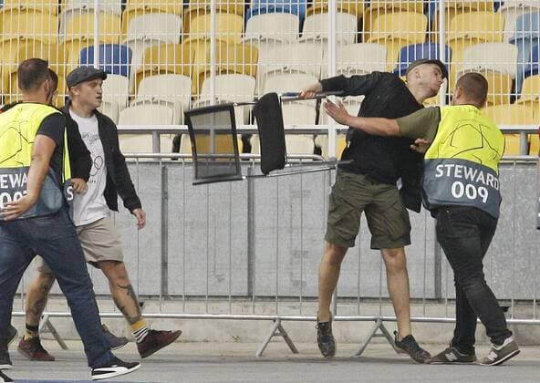 August 28, 2018 - Kiev, Ukraine - Stewards try to stop a local soccer hooligan from throwing a chair at Ajax fans before the UEFA Champions League play-off, second leg, soccer match between FC Dynamo Kyiv and Ajax Amsterdam, at the Olimpiyskiy stadium in Kiev, Ukraine, on 28 August 2018. Ajax Amsterdam vs FC Dynamo Kiev , UEFA Champions League soccer match - ZUMAg194 20180828_zap_g194_026 Copyright: xSergxGlovnyx